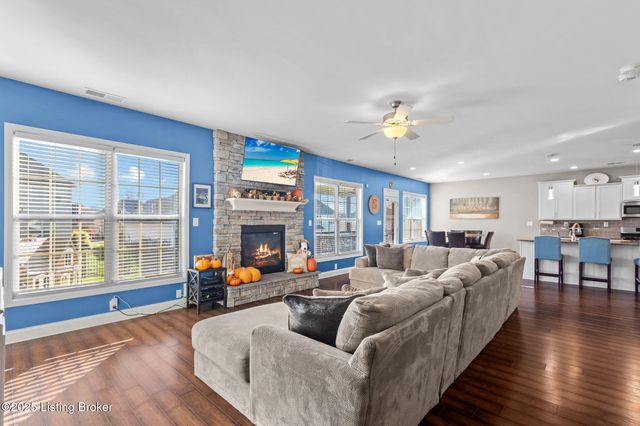 18107 Brightleaf Pl, Fisherville, KY 40023