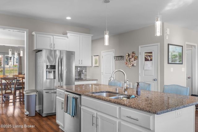 18107 Brightleaf Pl, Fisherville, KY 40023