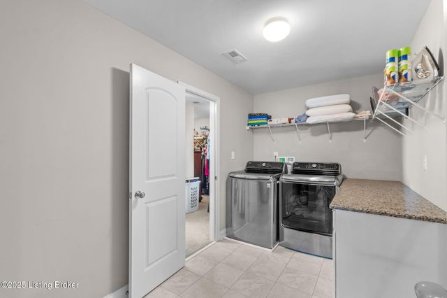 18107 Brightleaf Pl, Fisherville, KY 40023