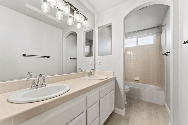 399 Bombay Cir, Sacramento, CA 95835