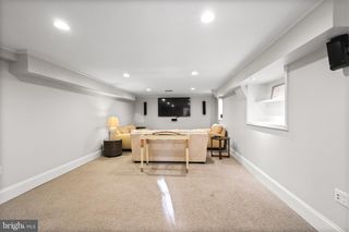 1233 S OAKCREST RD, Arlington, VA 22202
