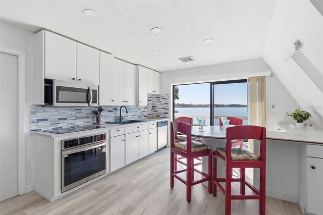 1074 POINT SEASIDE, Crystal Beach, FL 34681