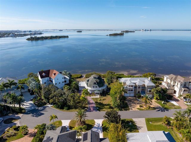 1074 POINT SEASIDE, Crystal Beach, FL 34681