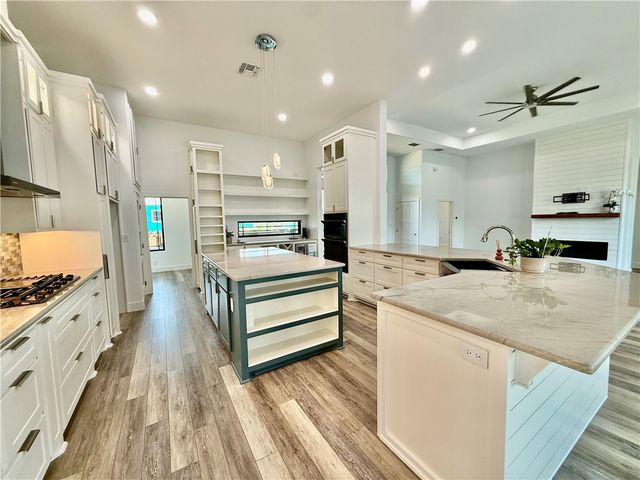 3702 Laguna Shores, Corpus Christi, TX 78418