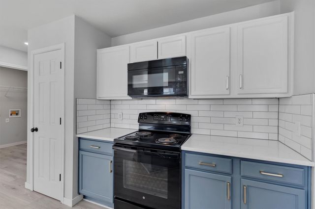 313 Drystone TRL, Liberty Hill, TX 78642