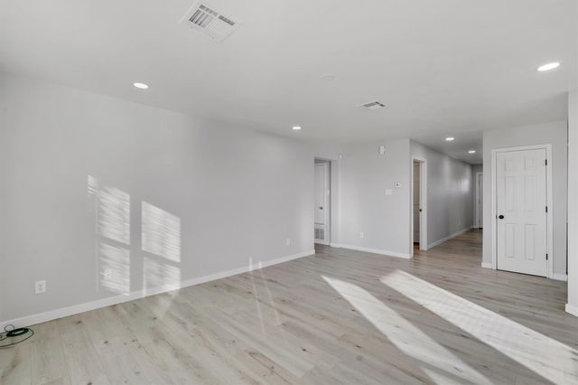 313 Drystone TRL, Liberty Hill, TX 78642