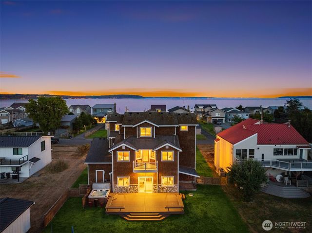 1943 Shore Avenue, Freeland, WA 98249
