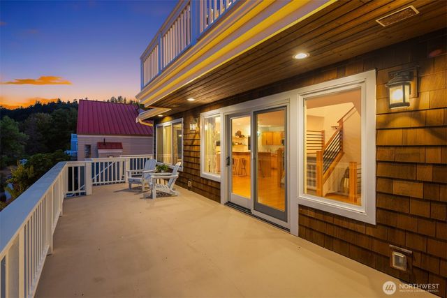 1943 Shore Avenue, Freeland, WA 98249
