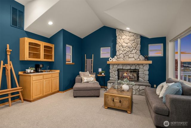 1943 Shore Avenue, Freeland, WA 98249