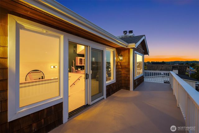 1943 Shore Avenue, Freeland, WA 98249
