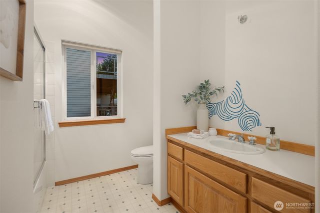1943 Shore Avenue, Freeland, WA 98249