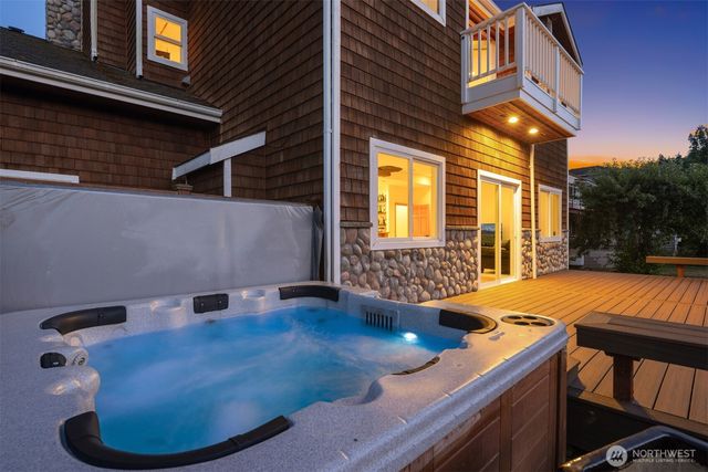 1943 Shore Avenue, Freeland, WA 98249