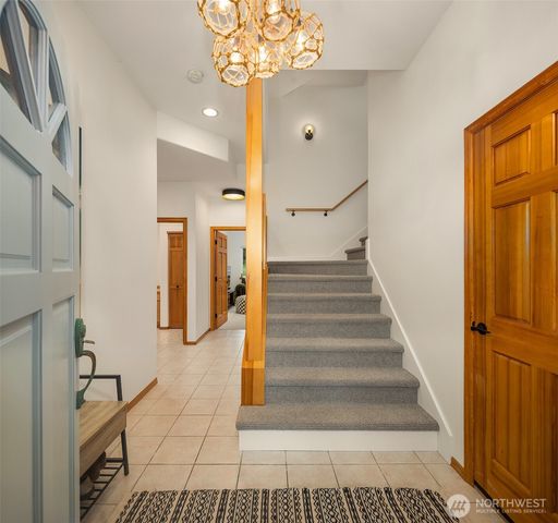 1943 Shore Avenue, Freeland, WA 98249