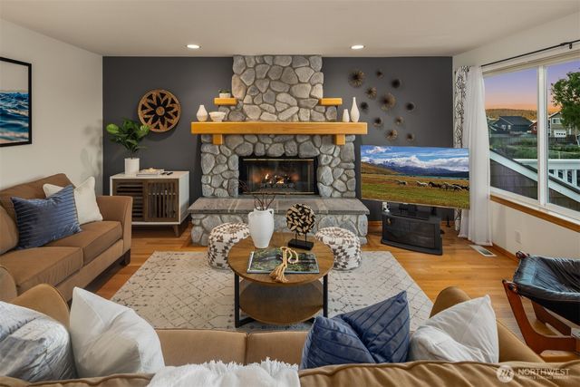 1943 Shore Avenue, Freeland, WA 98249