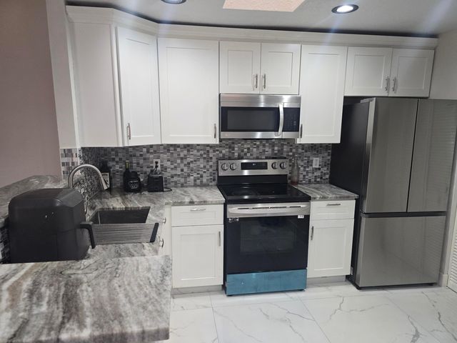 3801 WATERVIEW Circle, Palm Springs, FL 33461