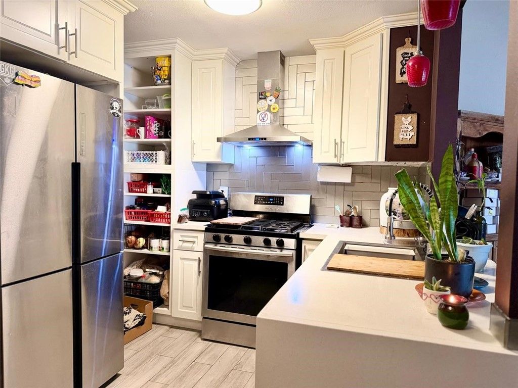 Image 3 of property listing at 2350 Osbun 77, San Bernardino, CA 92404