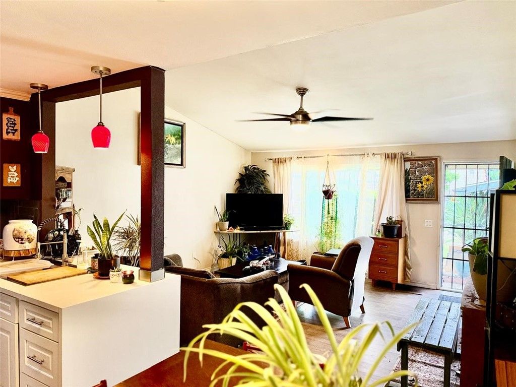 Image 6 of property listing at 2350 Osbun 77, San Bernardino, CA 92404