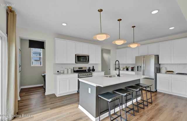 16923 Aiken Ridge Cir, Louisville, KY 40245
