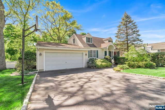 28 Wanamaker Avenue, Mahwah, NJ 07430