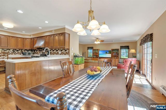 28 Wanamaker Avenue, Mahwah, NJ 07430
