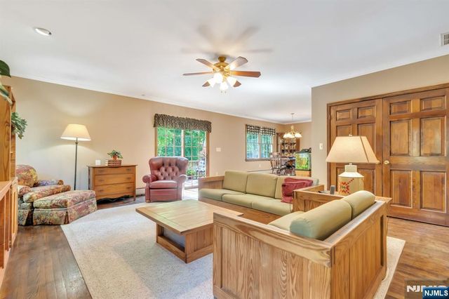 28 Wanamaker Avenue, Mahwah, NJ 07430