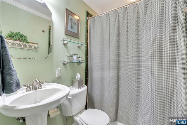 28 Wanamaker Avenue, Mahwah, NJ 07430