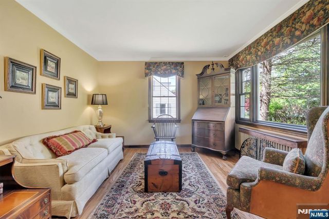 28 Wanamaker Avenue, Mahwah, NJ 07430