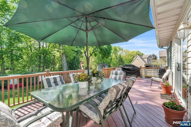 28 Wanamaker Avenue, Mahwah, NJ 07430