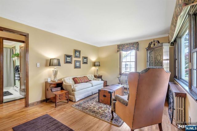 28 Wanamaker Avenue, Mahwah, NJ 07430