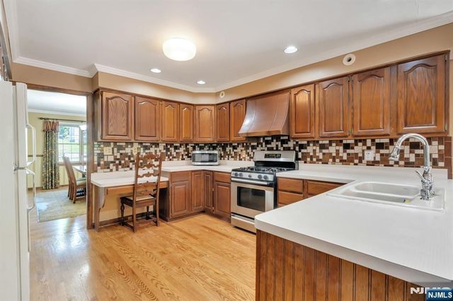 28 Wanamaker Avenue, Mahwah, NJ 07430