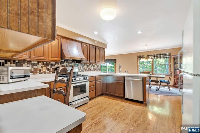28 Wanamaker Avenue, Mahwah, NJ 07430