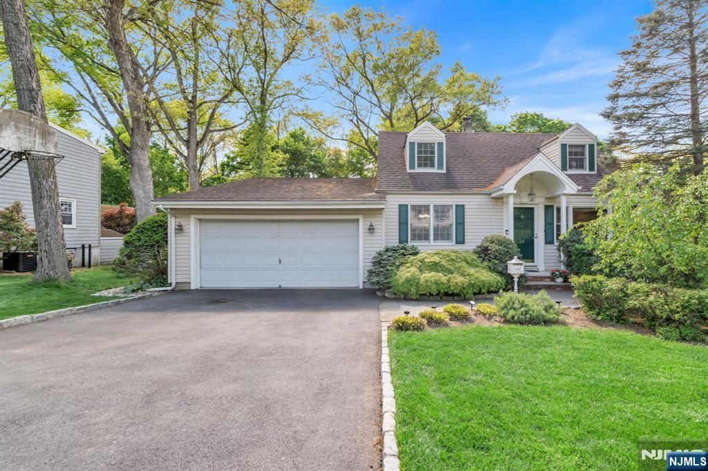 28 Wanamaker Avenue, Mahwah, NJ 07430