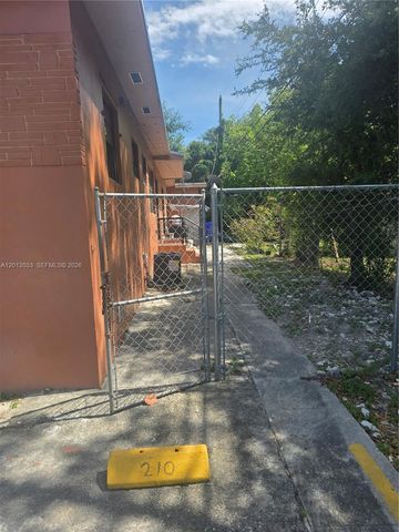 210 NW 69th St 212, Miami, FL 33150