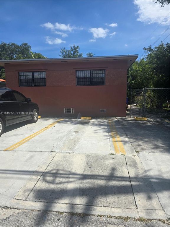 210 NW 69th St 212, Miami, FL 33150