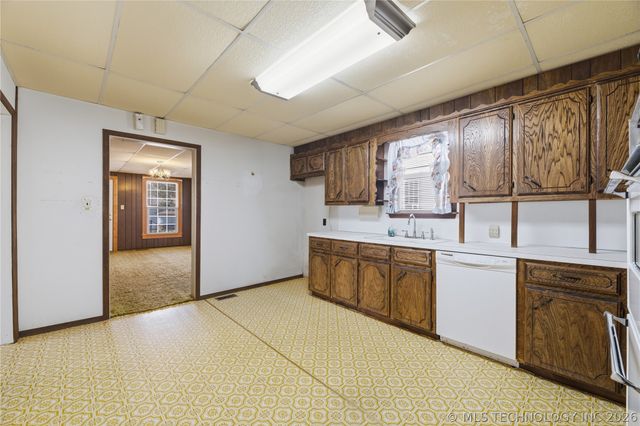 3619 S 29th West Avenue, Tulsa, OK 74107