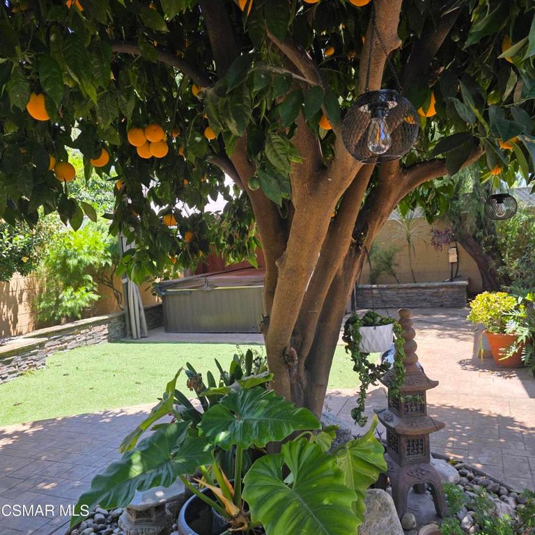 Image 3 of property listing at 1130 N Maple Street, Burbank, CA 91505