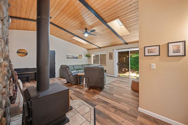 3644 Gold Ridge Trl, Pollock Pines, CA 95726