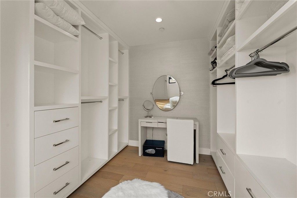 Image 11 of property listing at 2200 The Strand B, Manhattan Beach, CA 90266