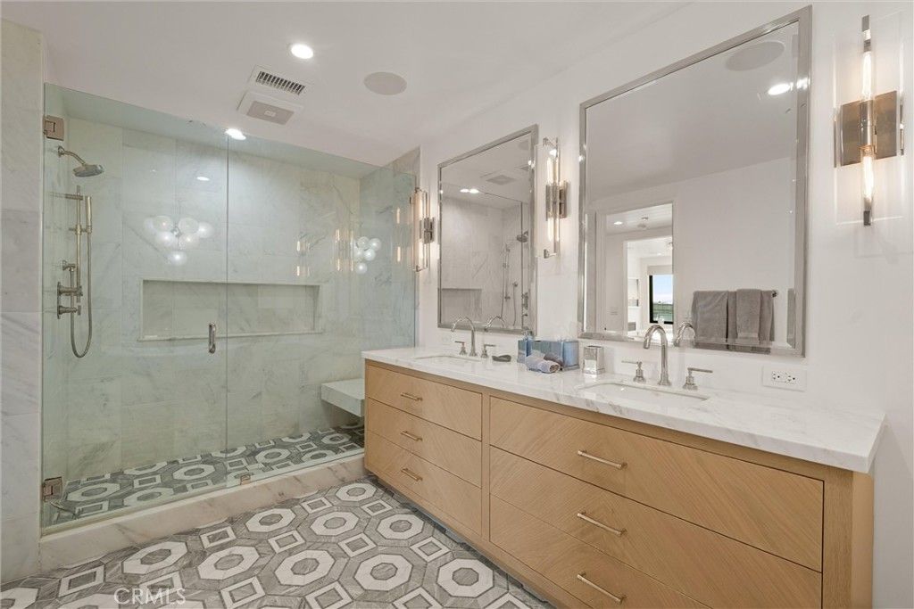 Image 13 of property listing at 2200 The Strand B, Manhattan Beach, CA 90266