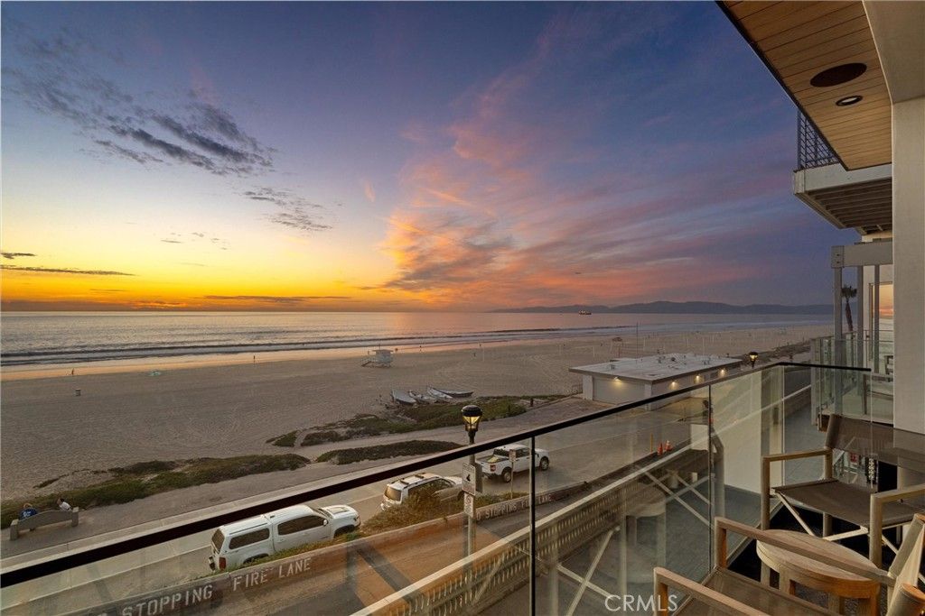 Image 5 of property listing at 2200 The Strand B, Manhattan Beach, CA 90266
