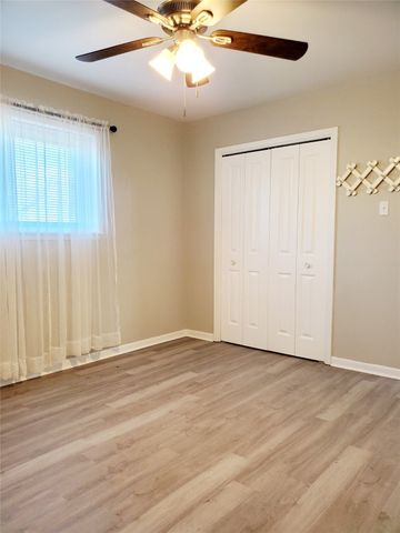 202 W Whitewright Road, Savoy, TX 75479