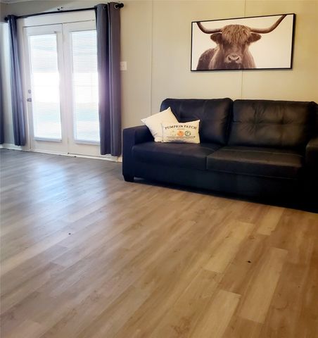 202 W Whitewright Road, Savoy, TX 75479