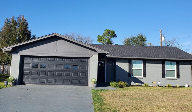 202 W Whitewright Road, Savoy, TX 75479