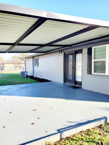 202 W Whitewright Road, Savoy, TX 75479