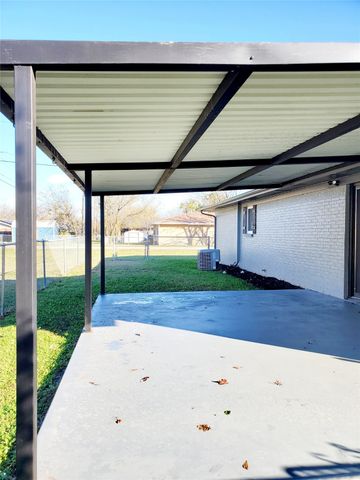 202 W Whitewright Road, Savoy, TX 75479