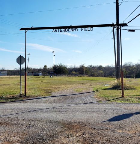 202 W Whitewright Road, Savoy, TX 75479