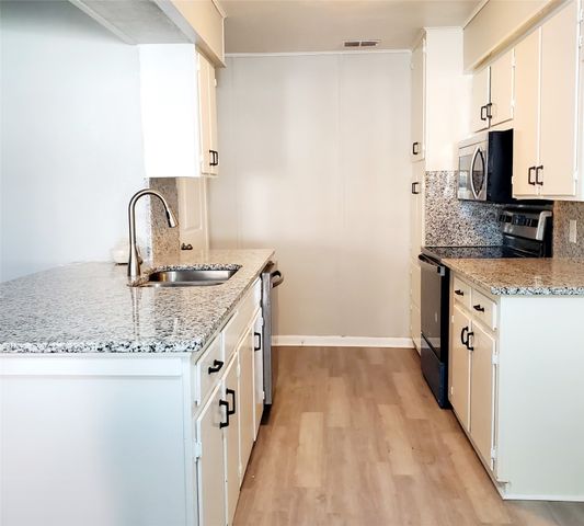 202 W Whitewright Road, Savoy, TX 75479