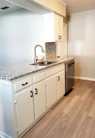 202 W Whitewright Road, Savoy, TX 75479