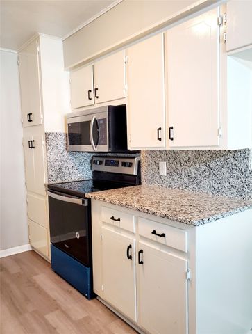 202 W Whitewright Road, Savoy, TX 75479