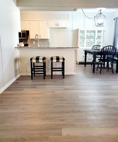 202 W Whitewright Road, Savoy, TX 75479